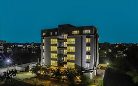 Floressa Randa Business Hotel